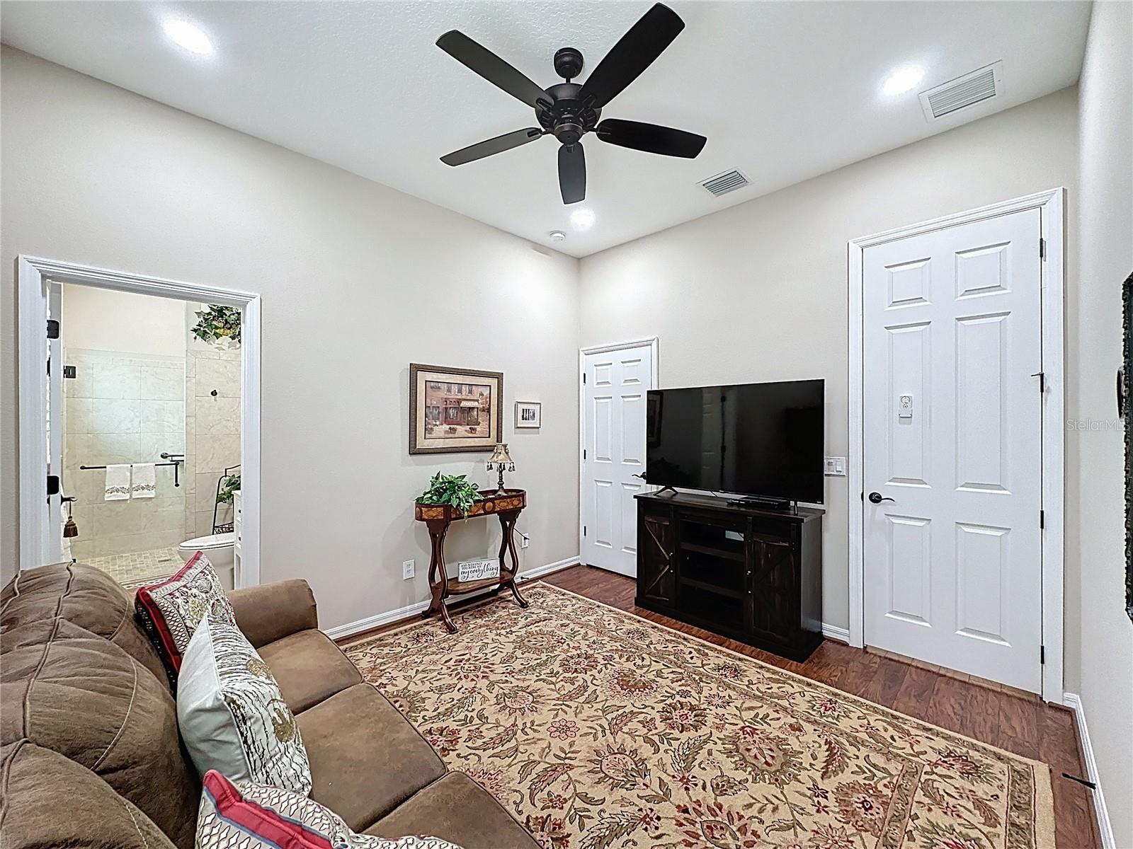 CASCADES OF GROVELAND (TRILOGY) - Residential