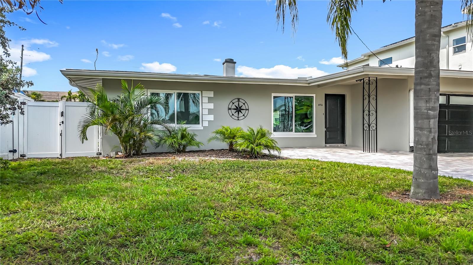 572 BAYWOOD DRIVE N