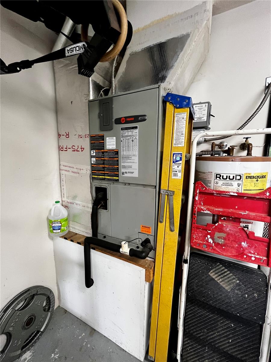 REGENCY PARK CONDO - Residential