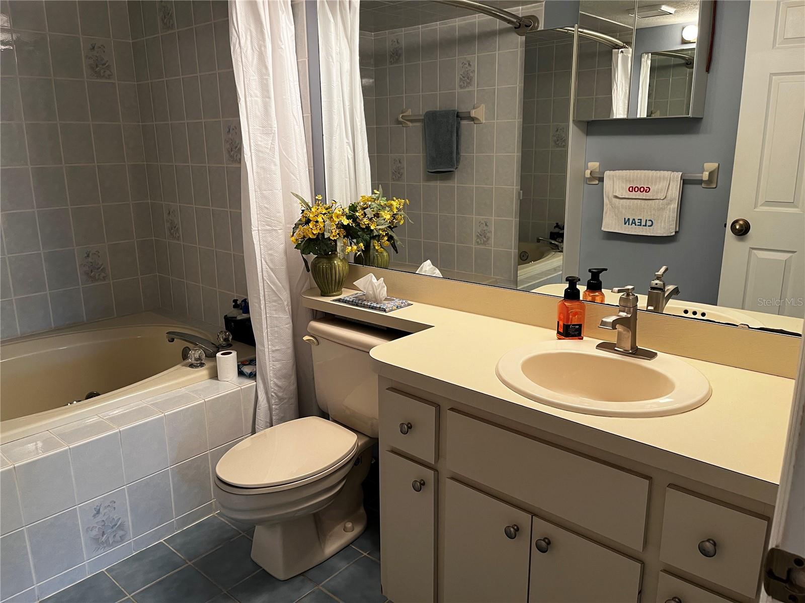 REGENCY PARK CONDO - Residential