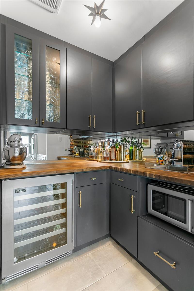 OLD HYDE PARK VILLAGE RESIDENT - Residential