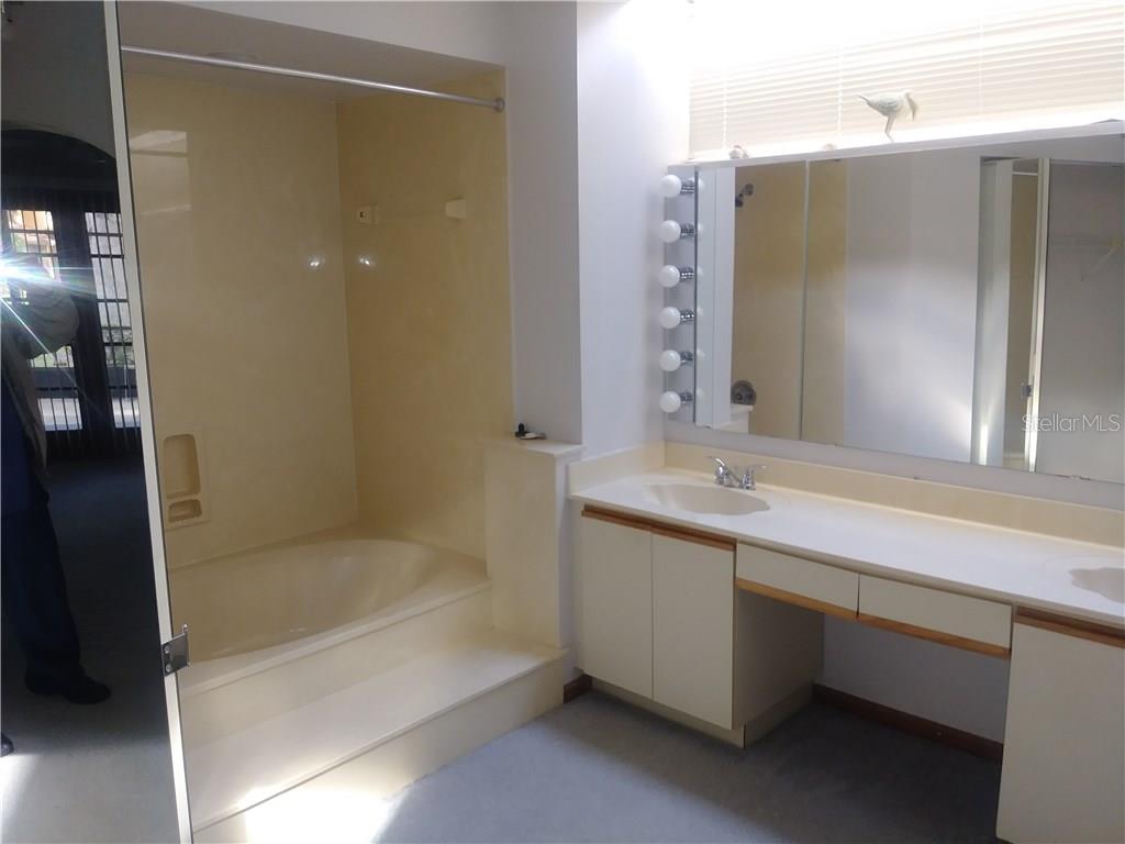 RAINTREE VILLAGE CONDO PH 02 - Residential Lease