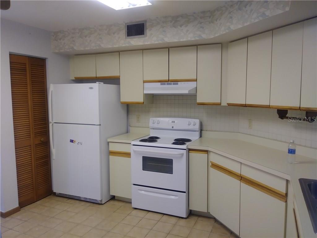 RAINTREE VILLAGE CONDO PH 02 - Residential Lease