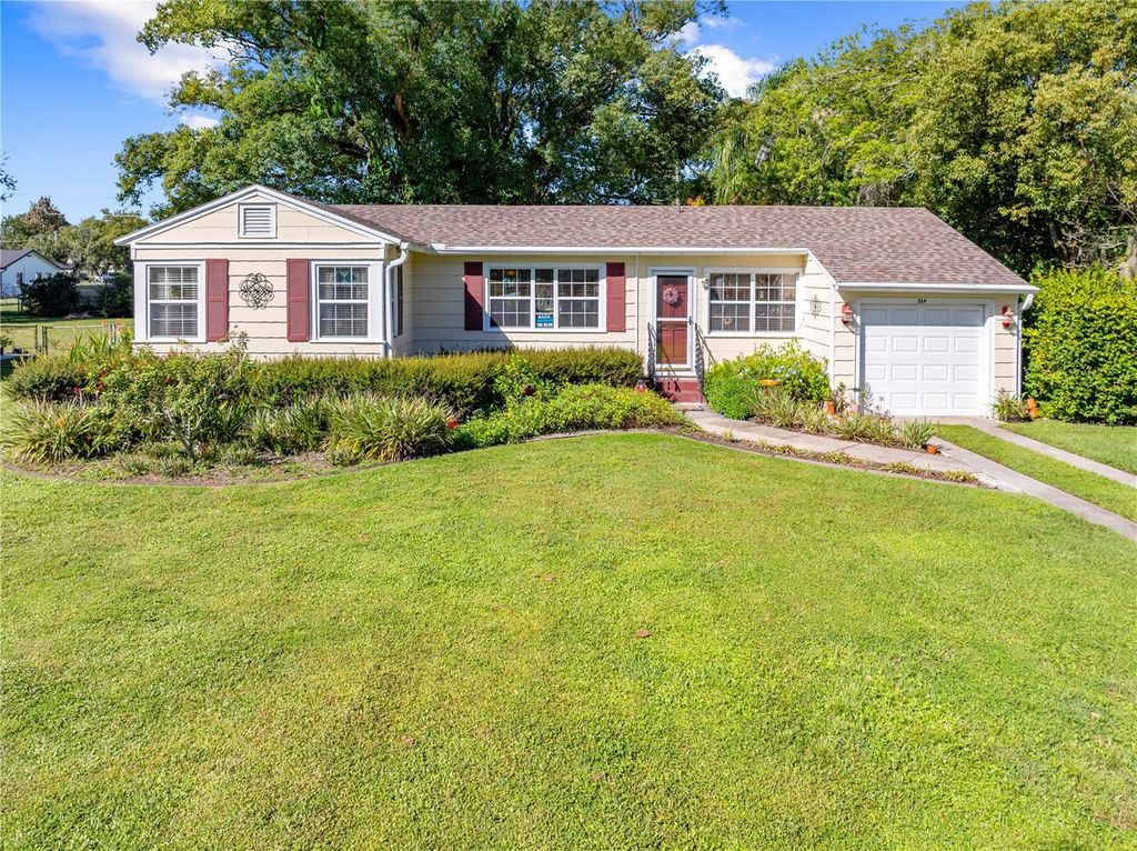 Photo of 324 Indiana Avenue, Saint Cloud, FL 34769 (MLS # S5136947)