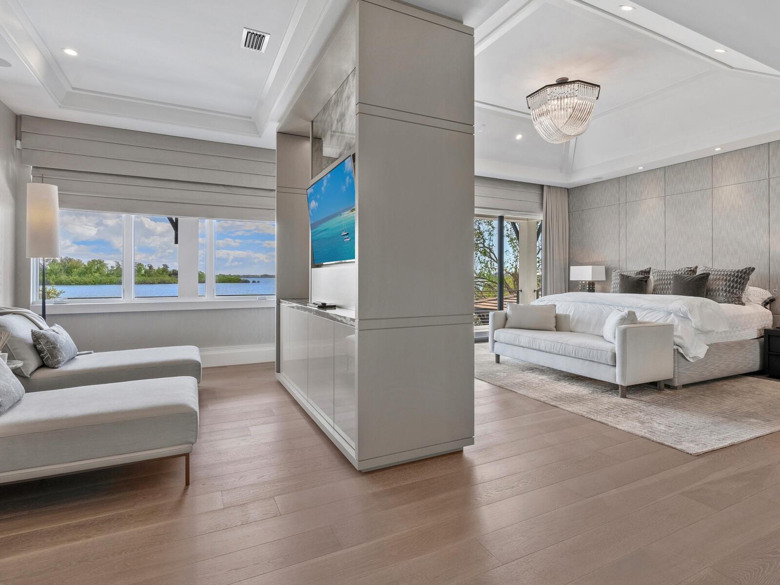 SIESTA KEY / BAY ISLAND - Residential