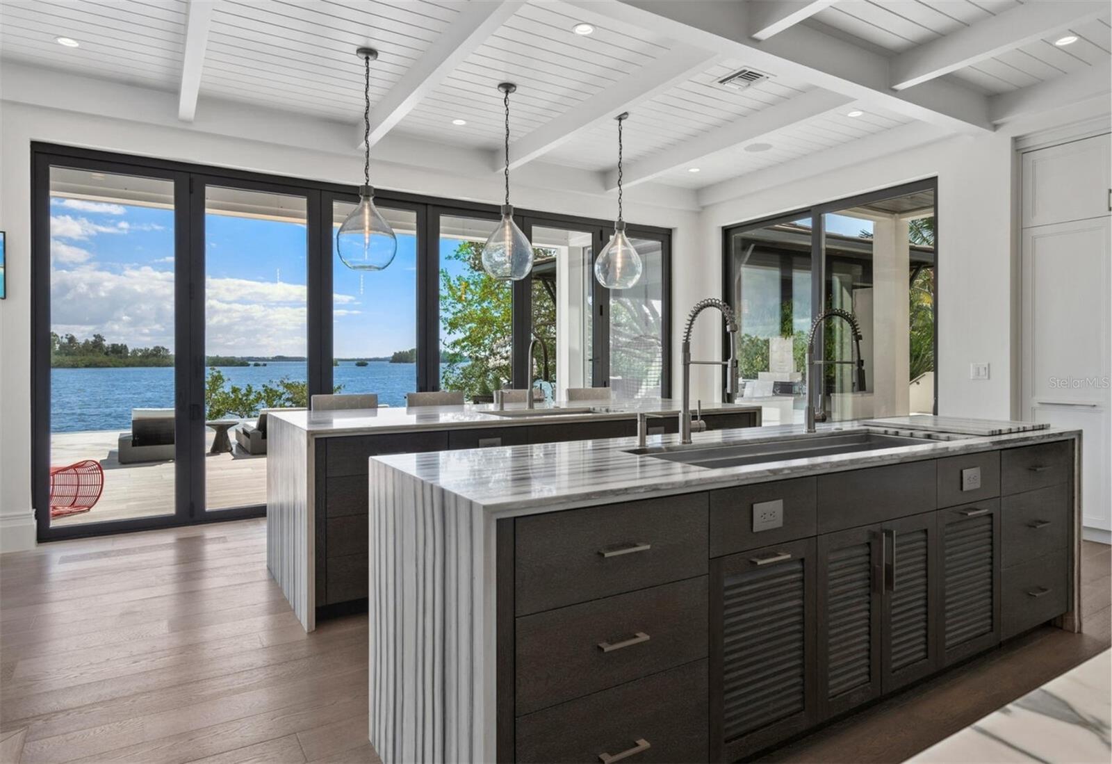 SIESTA KEY / BAY ISLAND - Residential