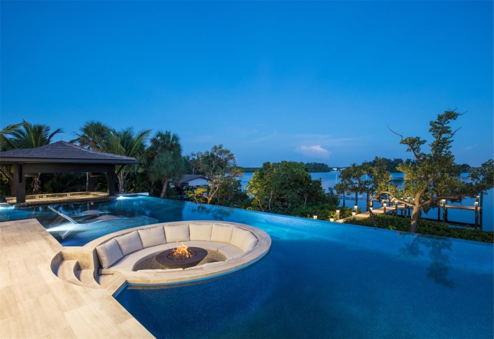 SIESTA KEY / BAY ISLAND - Residential