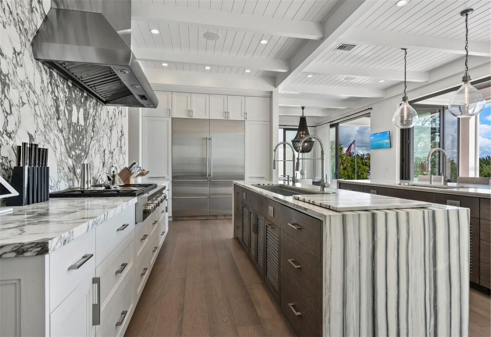 SIESTA KEY / BAY ISLAND - Residential