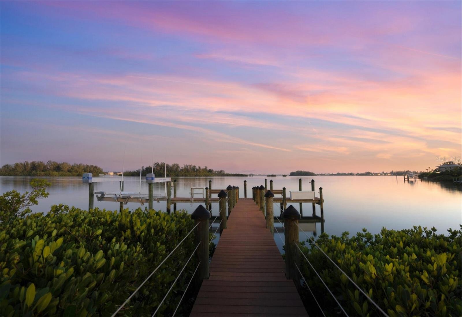 SIESTA KEY / BAY ISLAND - Residential