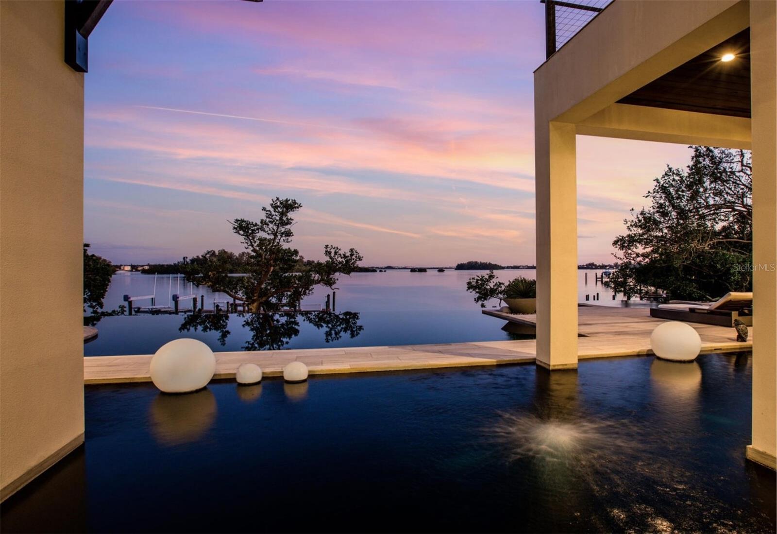 SIESTA KEY / BAY ISLAND - Residential