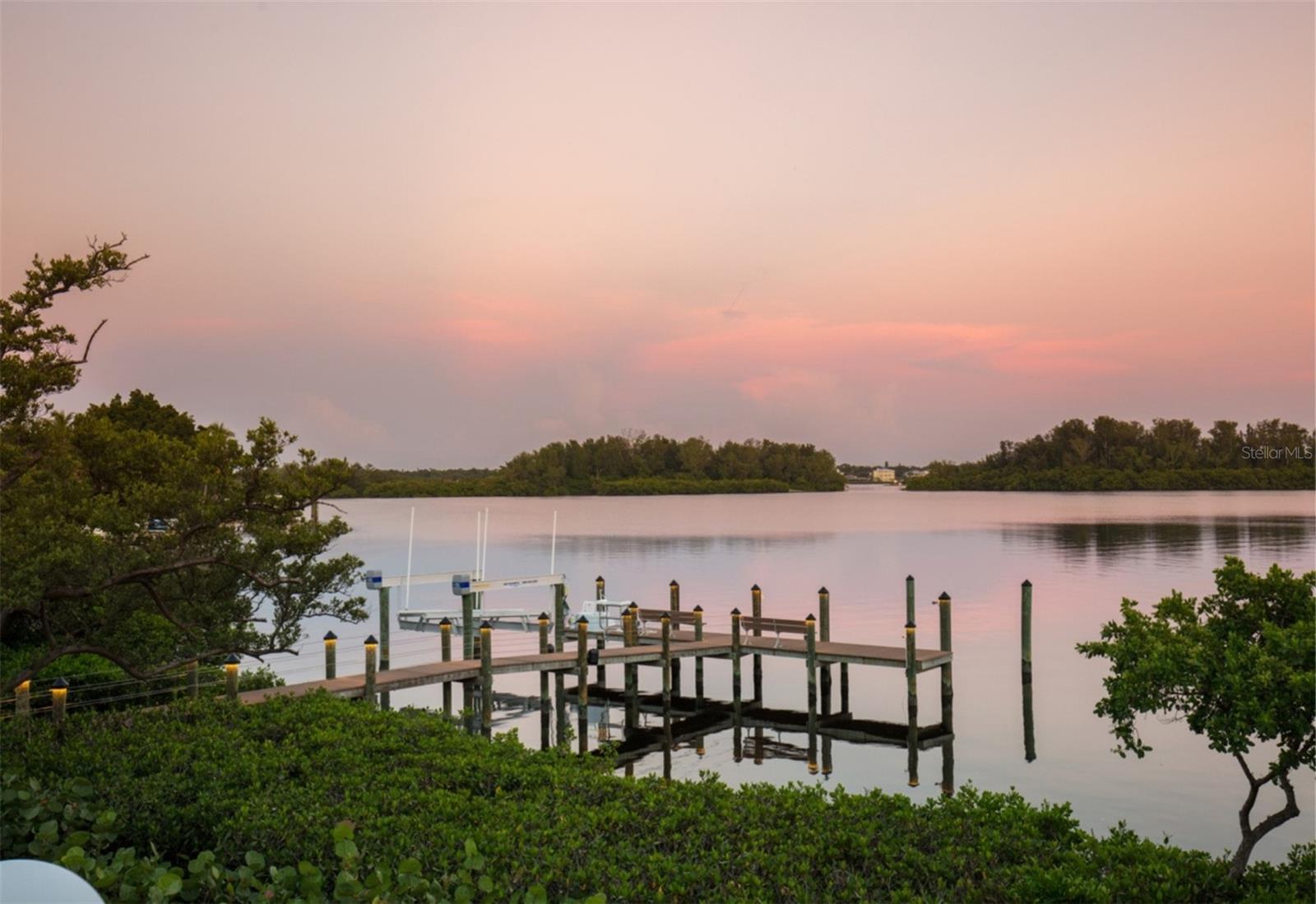 SIESTA KEY / BAY ISLAND - Residential