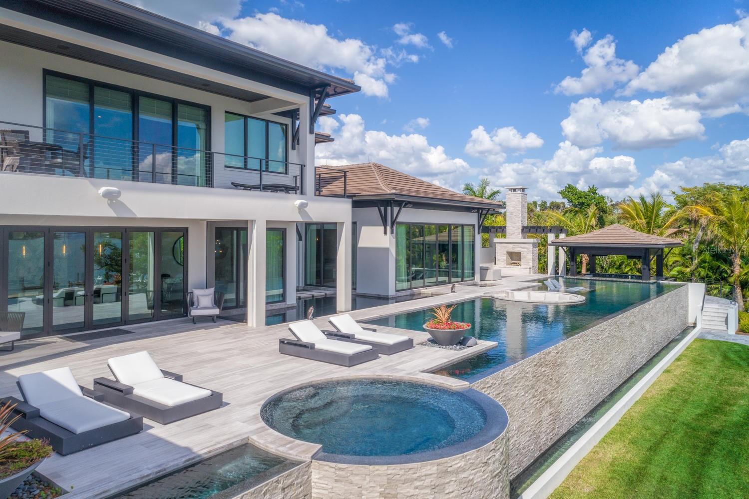 SIESTA KEY / BAY ISLAND - Residential