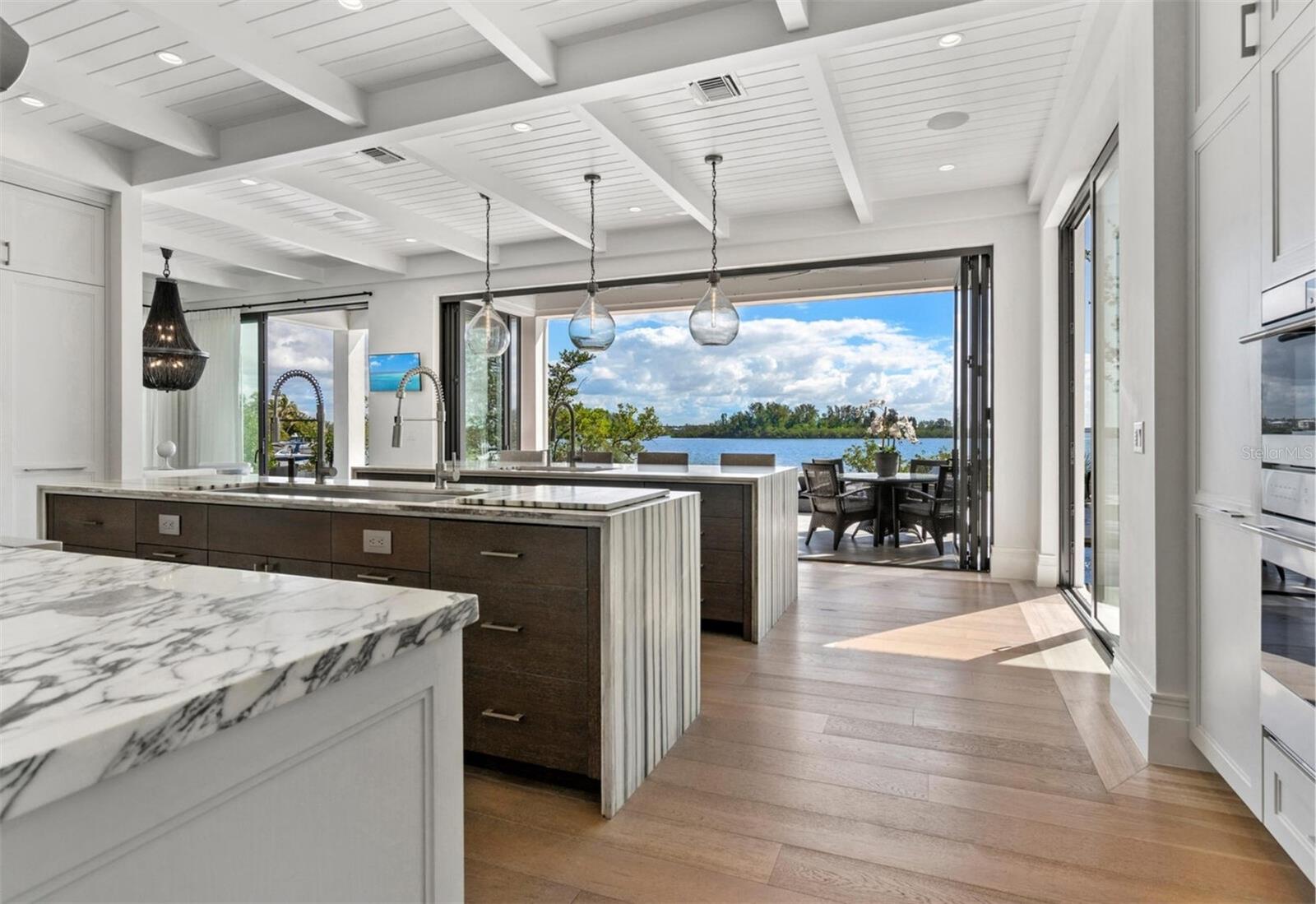 SIESTA KEY / BAY ISLAND - Residential