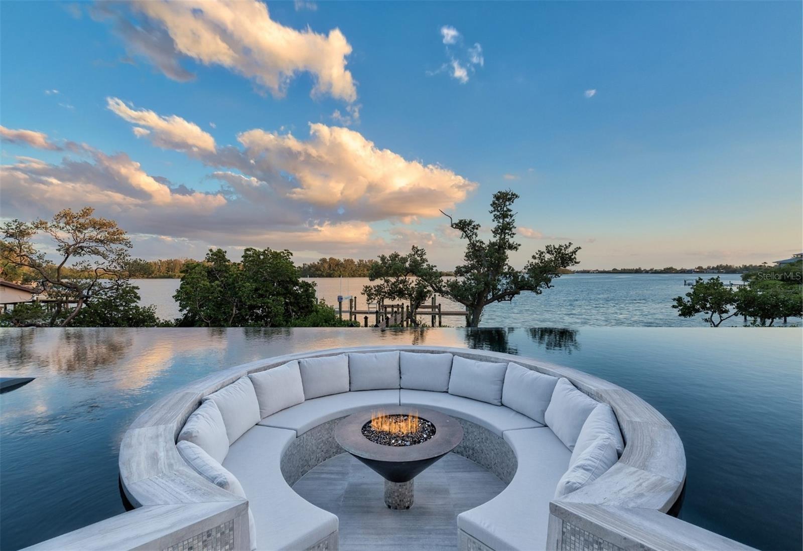 SIESTA KEY / BAY ISLAND - Residential