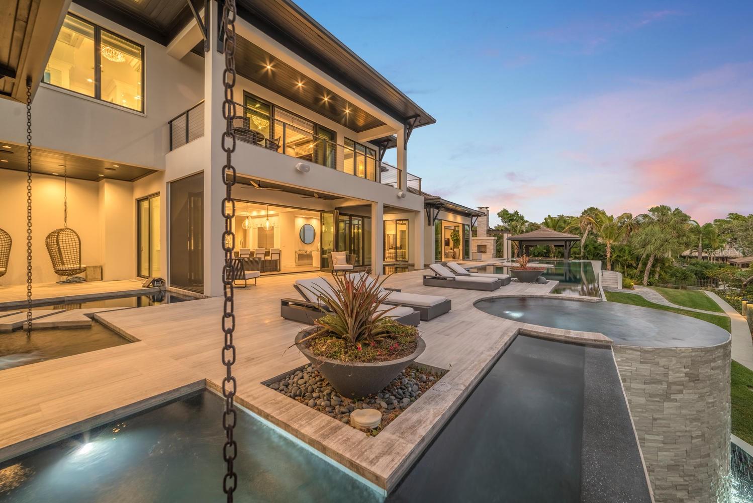 SIESTA KEY / BAY ISLAND - Residential