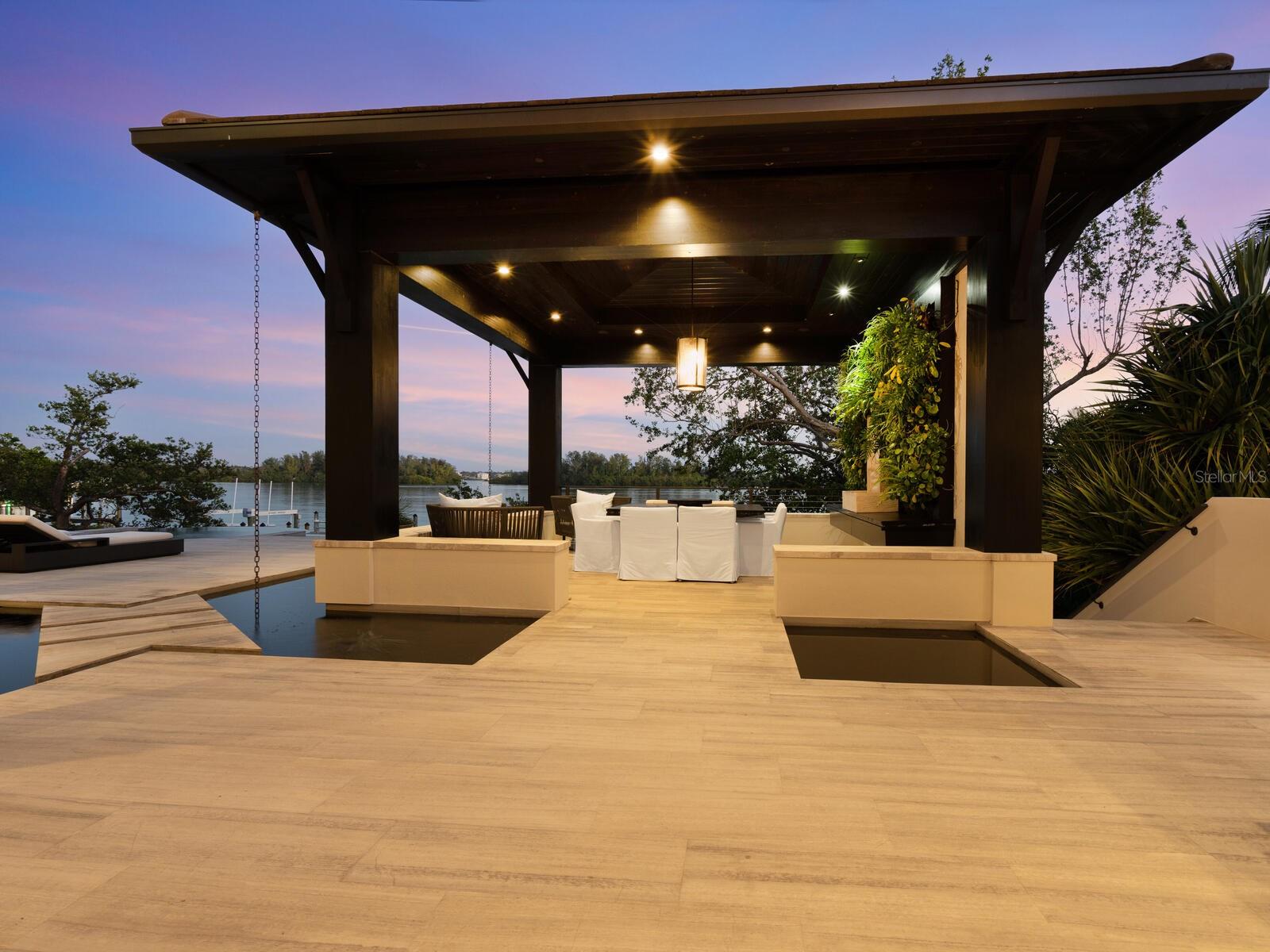 SIESTA KEY / BAY ISLAND - Residential