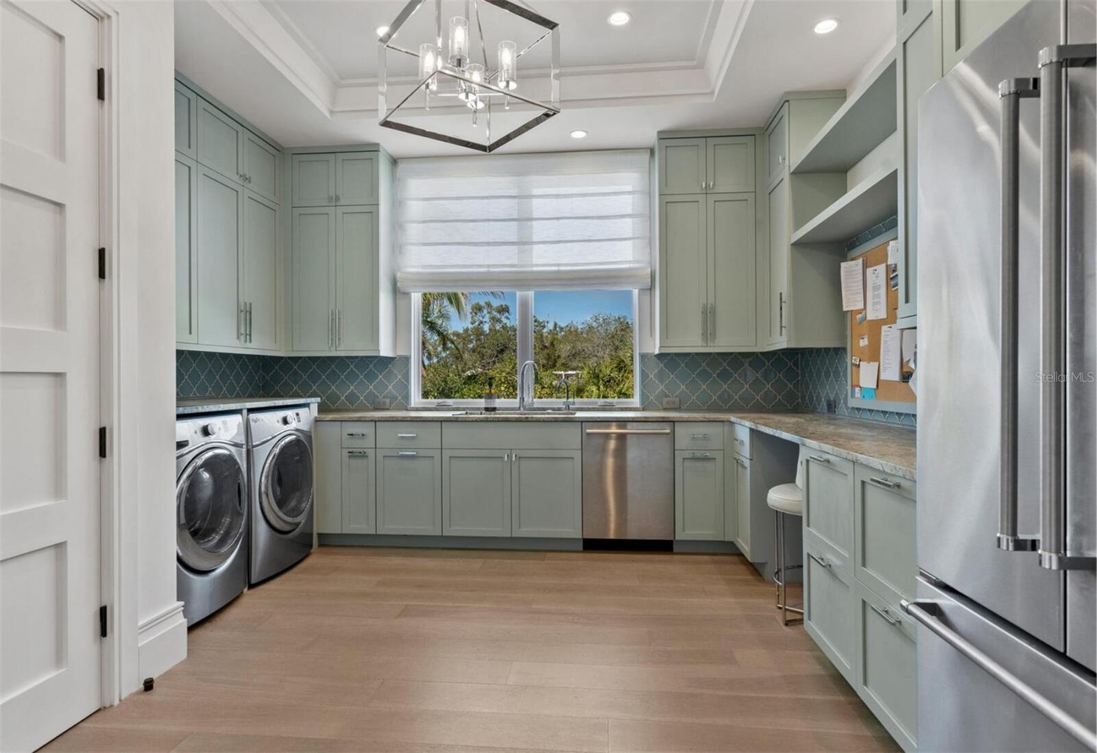 SIESTA KEY / BAY ISLAND - Residential