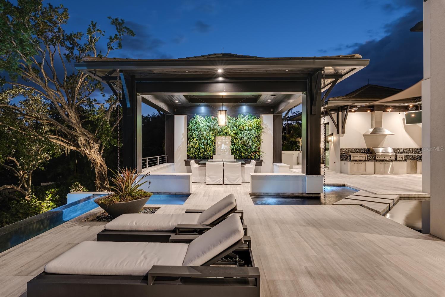 SIESTA KEY / BAY ISLAND - Residential