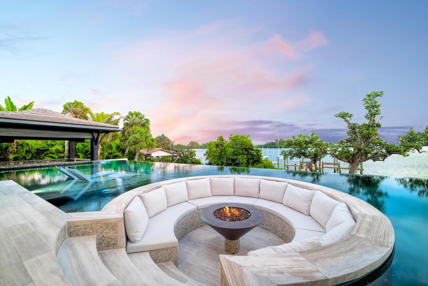 SIESTA KEY / BAY ISLAND - Residential