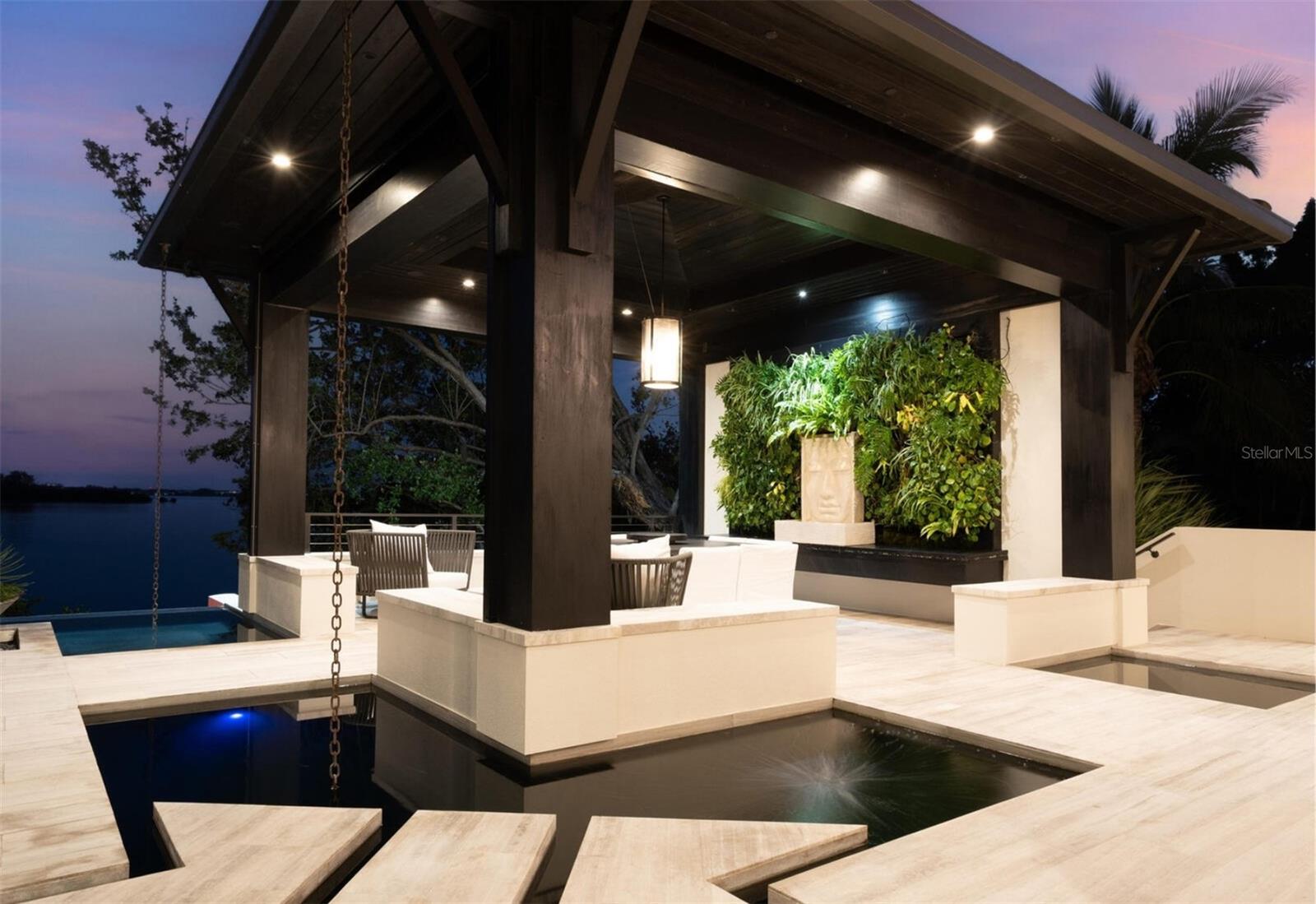 SIESTA KEY / BAY ISLAND - Residential