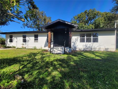 A home in WINTER HAVEN