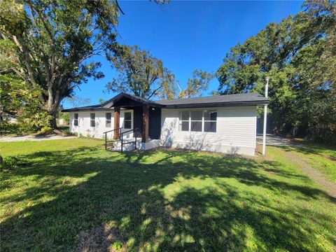 A home in WINTER HAVEN