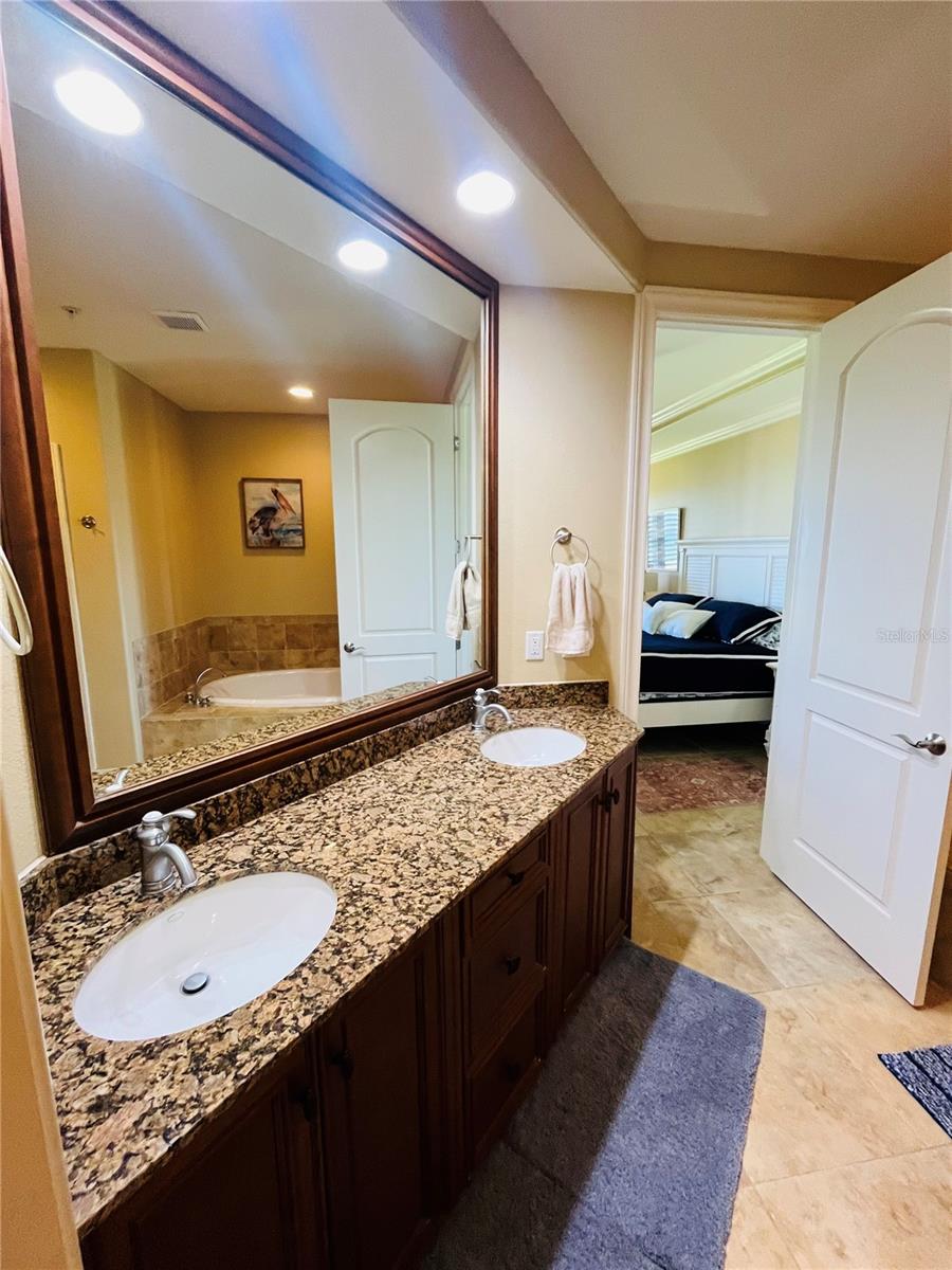 OCEANSIDE BEVERLY BEACH CONDO - Residential