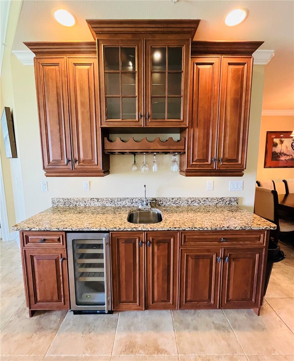 OCEANSIDE BEVERLY BEACH CONDO - Residential