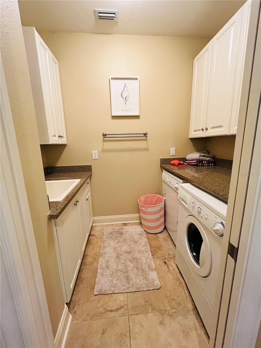 OCEANSIDE BEVERLY BEACH CONDO - Residential