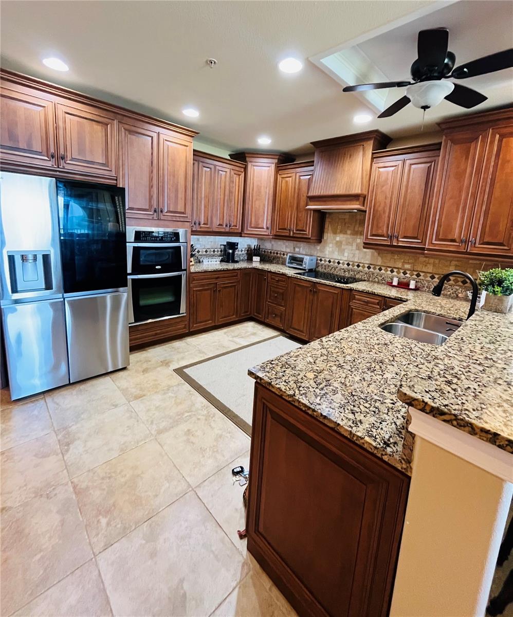 OCEANSIDE BEVERLY BEACH CONDO - Residential