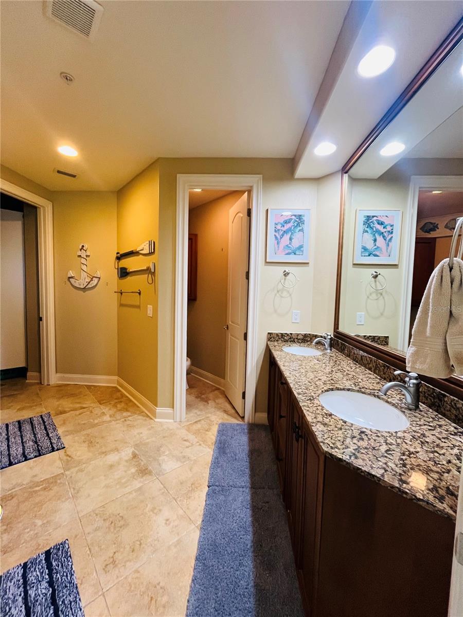 OCEANSIDE BEVERLY BEACH CONDO - Residential