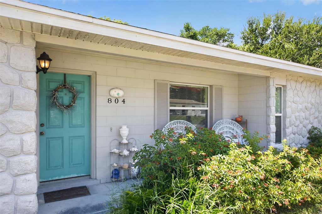 Photo of 804 Walnut Place, Altamonte Springs, FL 32701 (MLS # O6434567)