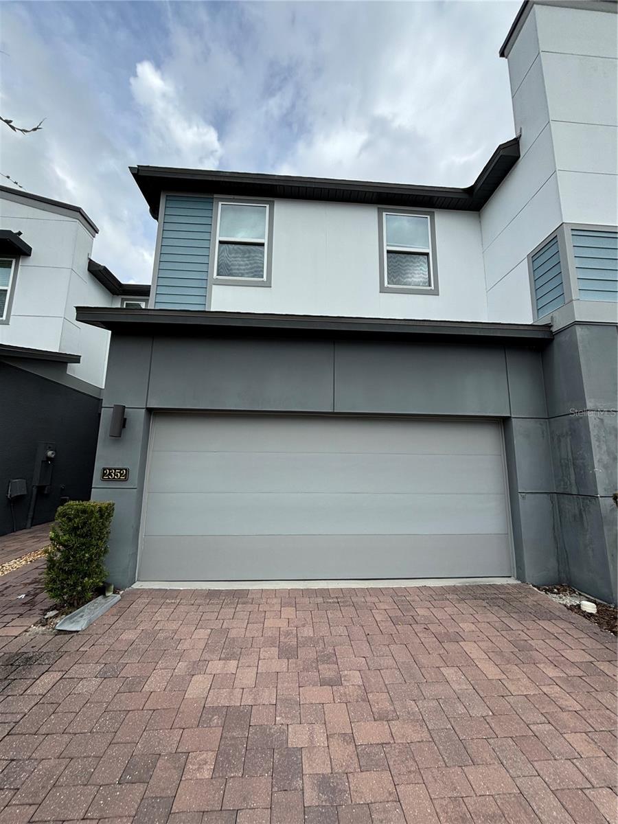 Spacious 3-bedroom, 2.5-bath townhouse available for rent in beautiful Winter Park, Florida. This charming home features modern finishes and walk-in closets for every bedroom. Enjoy community features like a luxurious pool, dog park, and playground. Located minutes from top-rated schools, dining, and shopping in downtown Winter Park, this townhouse is perfect for anyone looking for comfort and convenience.