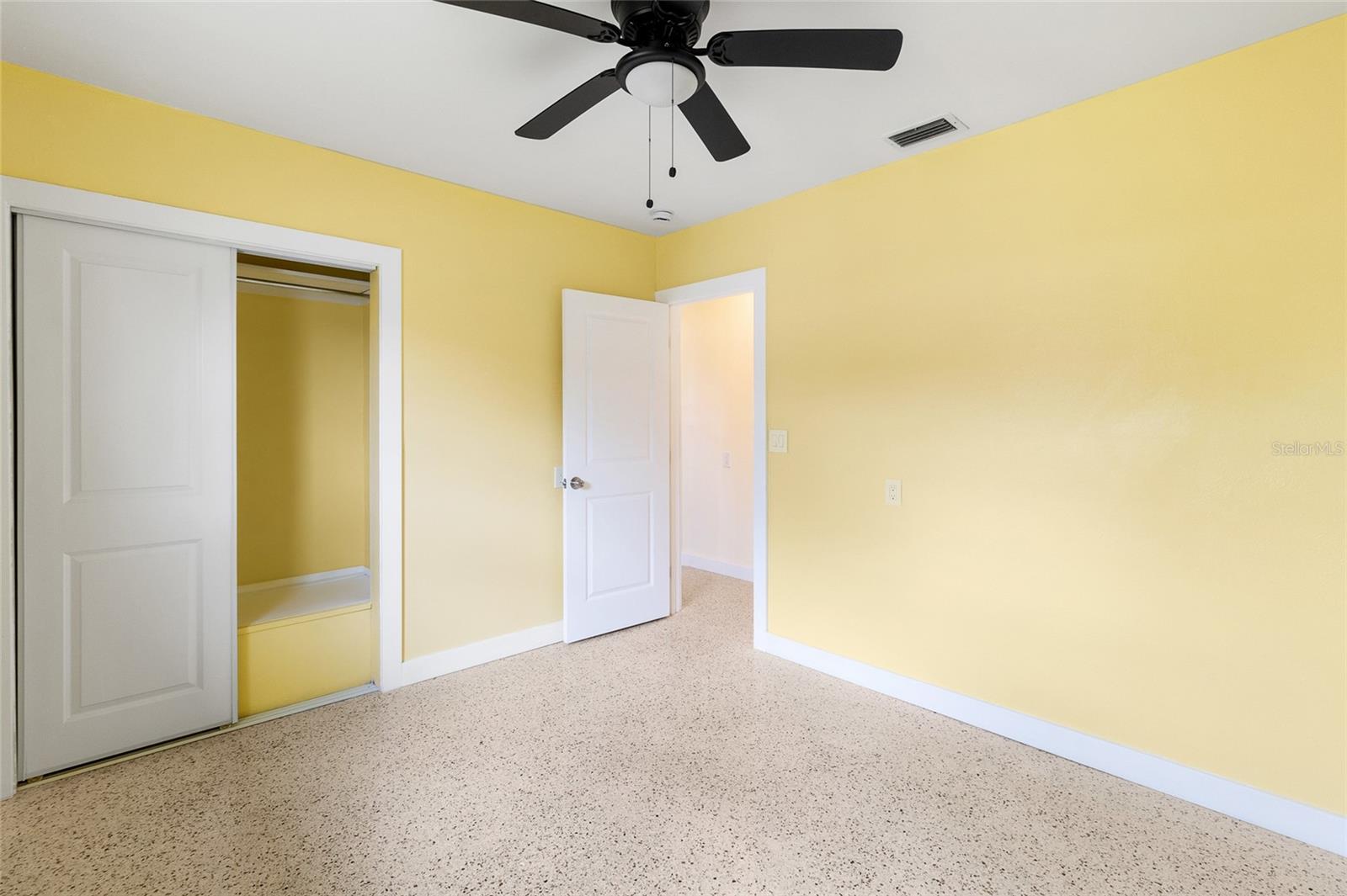 FLOR A MAR - Residential