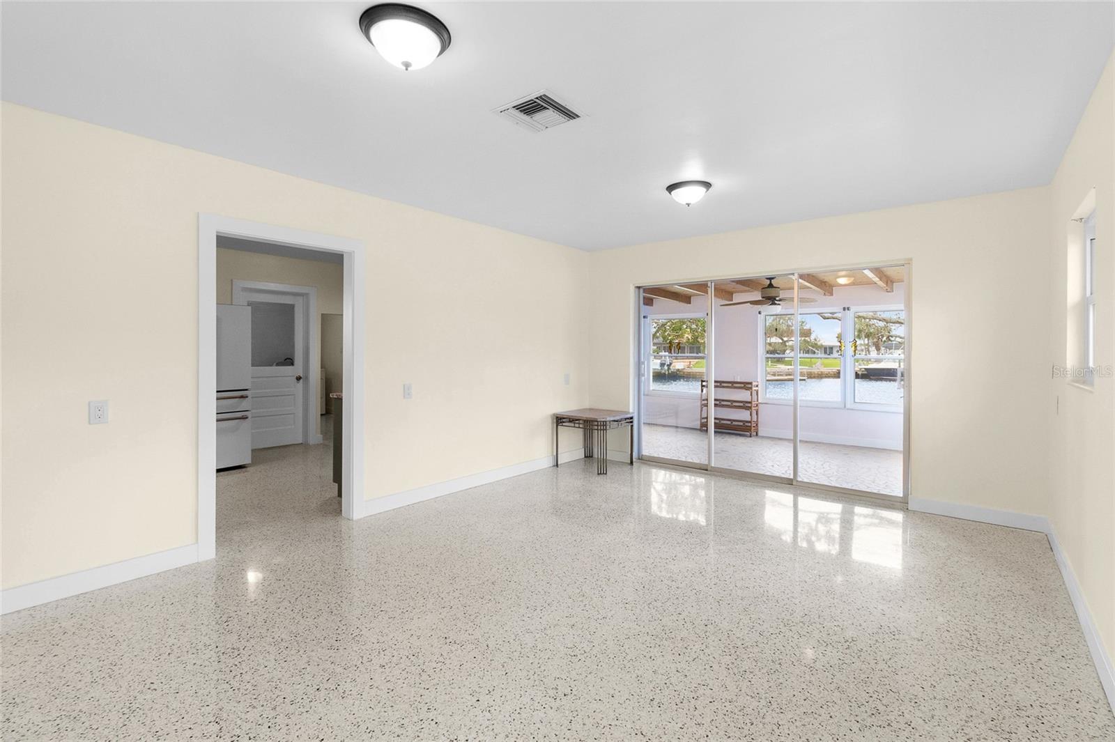 FLOR A MAR - Residential