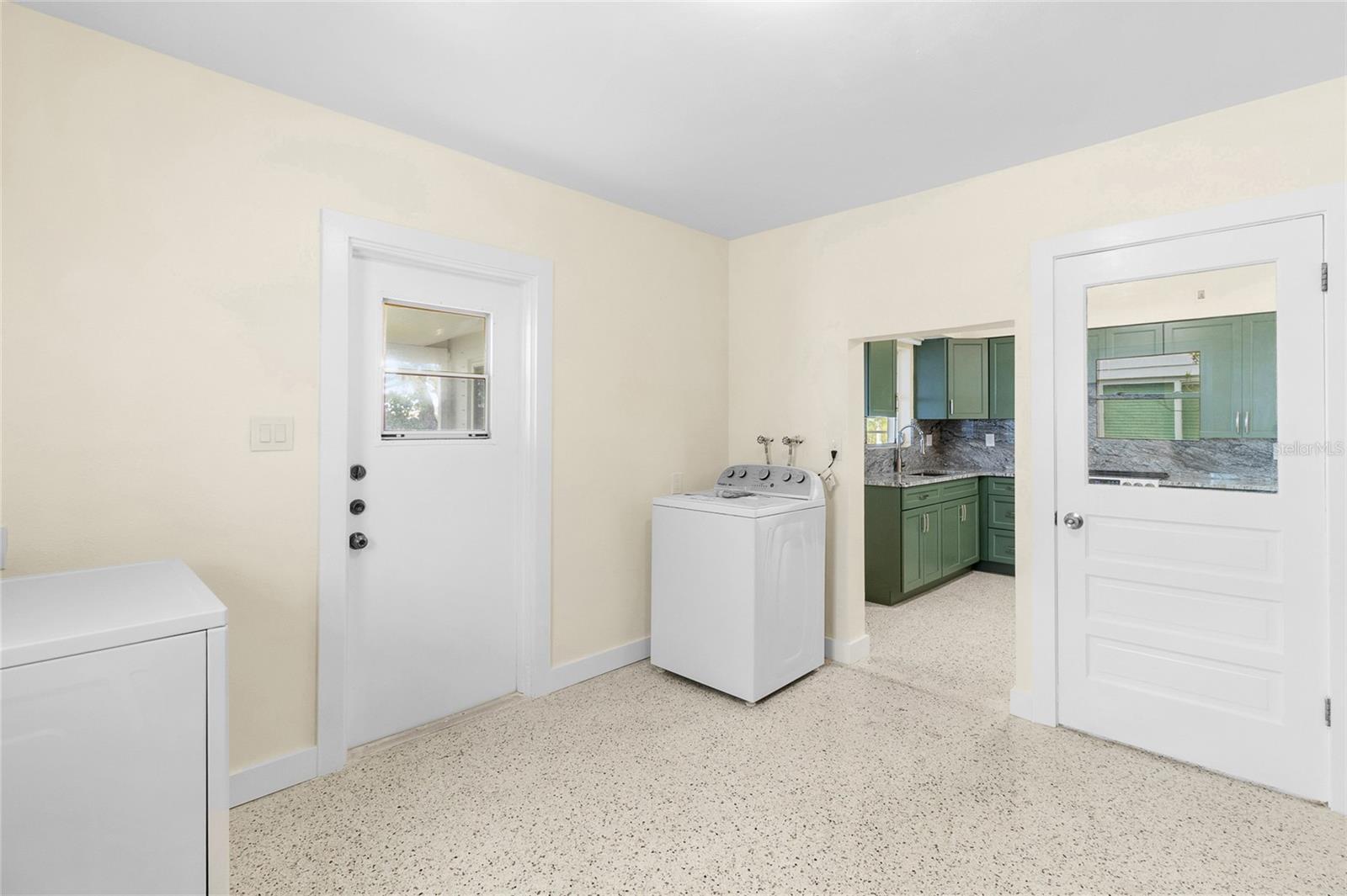 FLOR A MAR - Residential