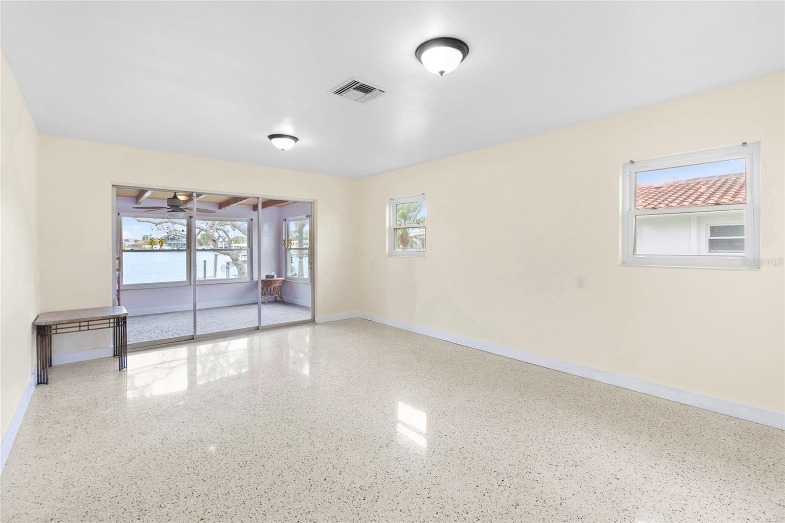 FLOR A MAR - Residential