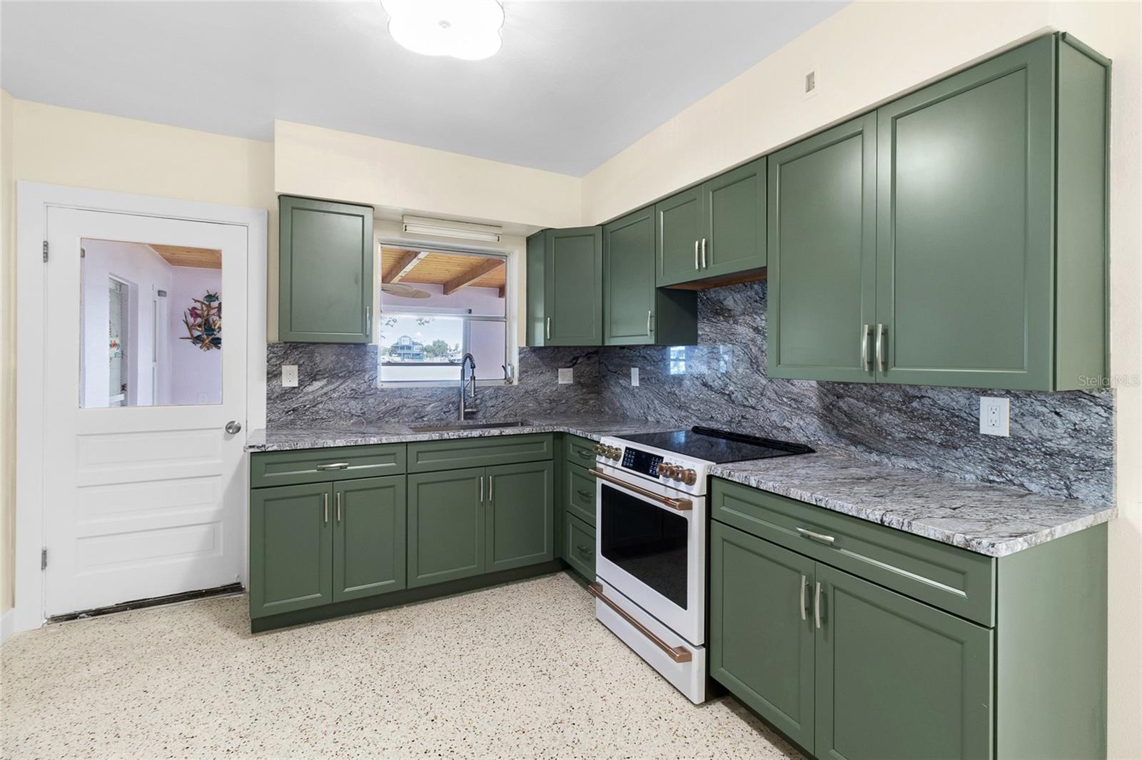 FLOR A MAR - Residential