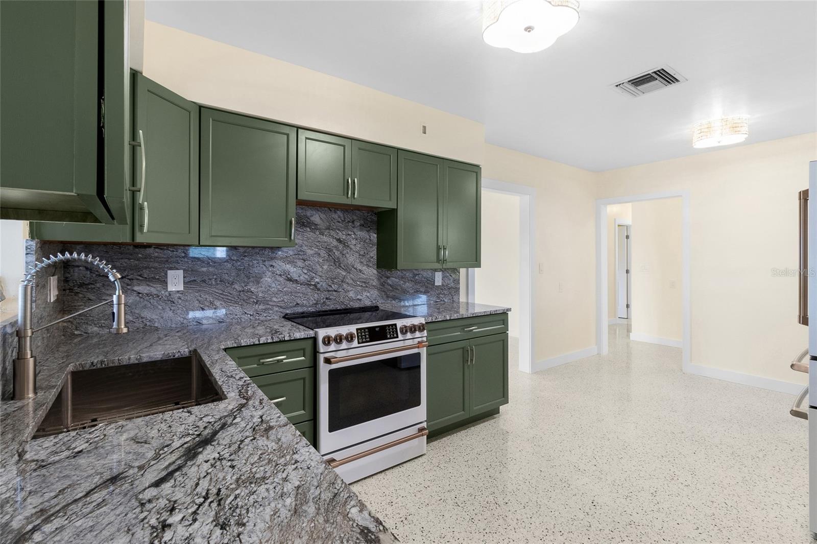 FLOR A MAR - Residential