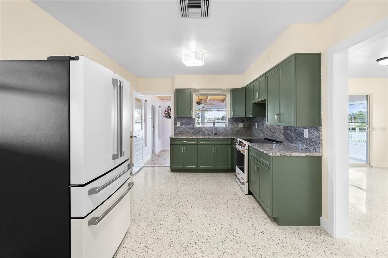 FLOR A MAR - Residential