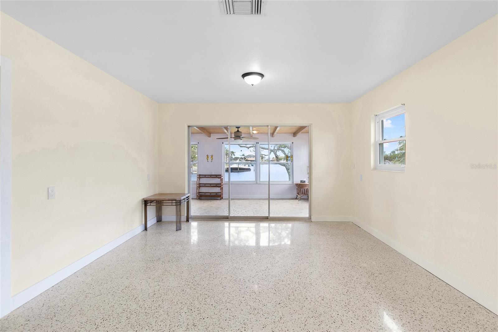 FLOR A MAR - Residential