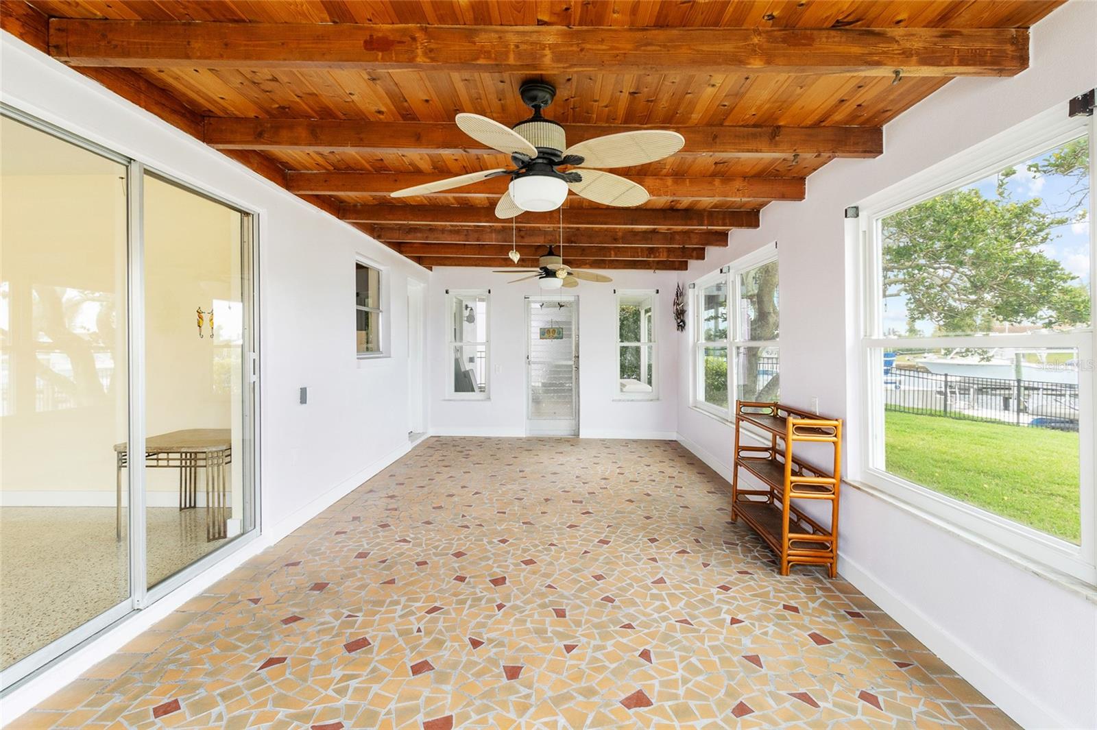 FLOR A MAR - Residential