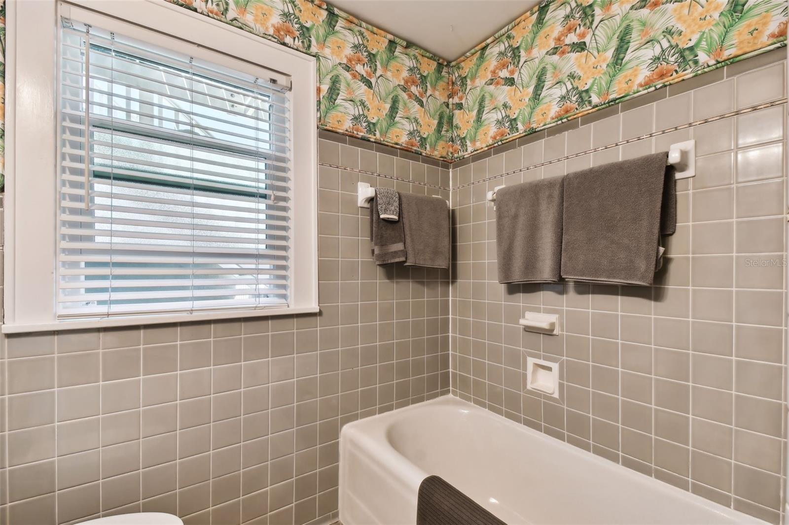 BOCA CEIGA PARK - Commercial Sale