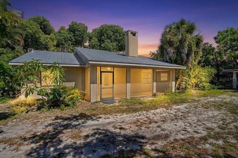 Photo of 811 Sarabay Road, Osprey, FL 34229 (MLS # A4697921)