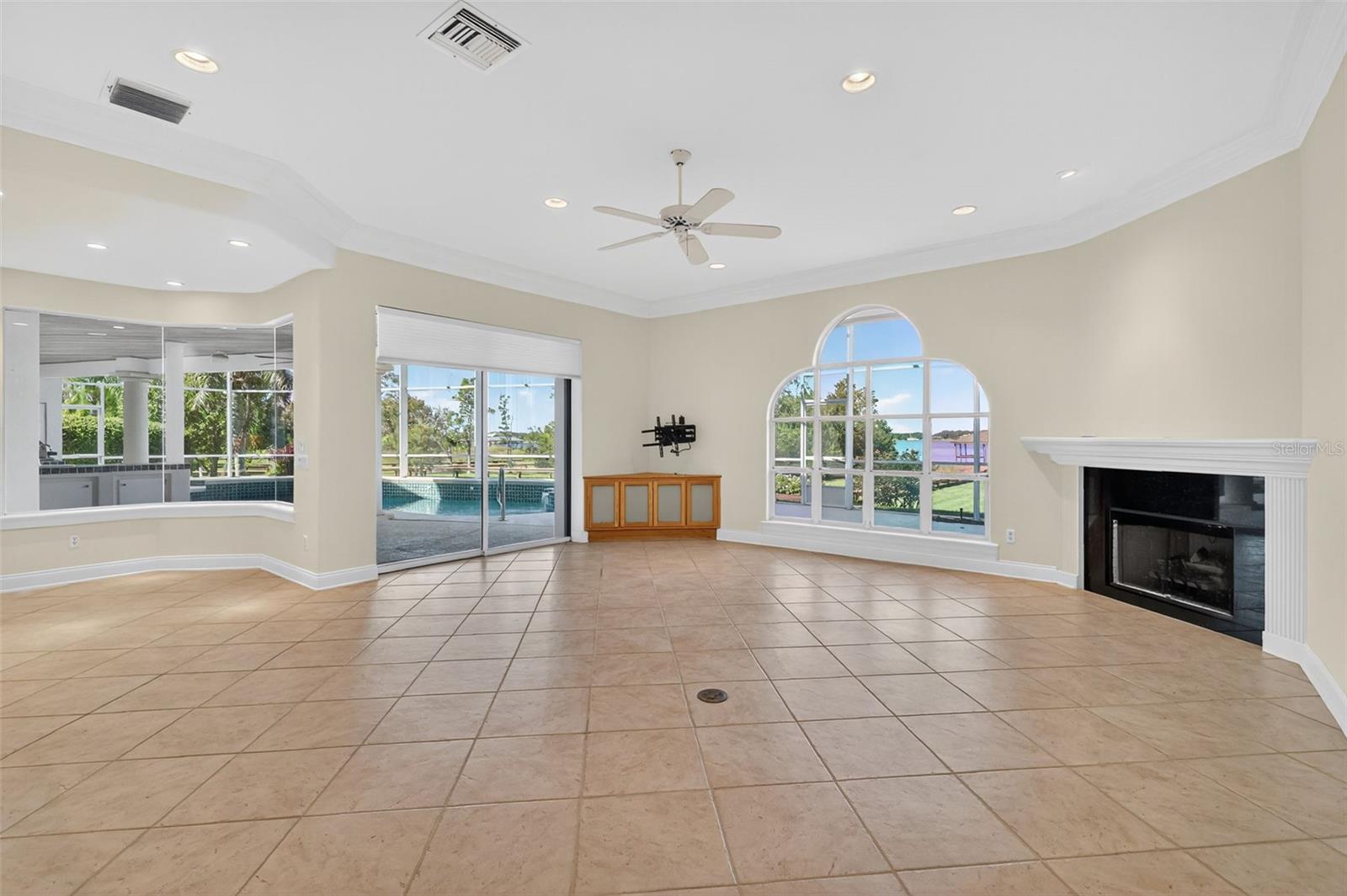 MOUNT DORA COUNTRY CLUB MOUNT DORA UNIT 02 - Residential