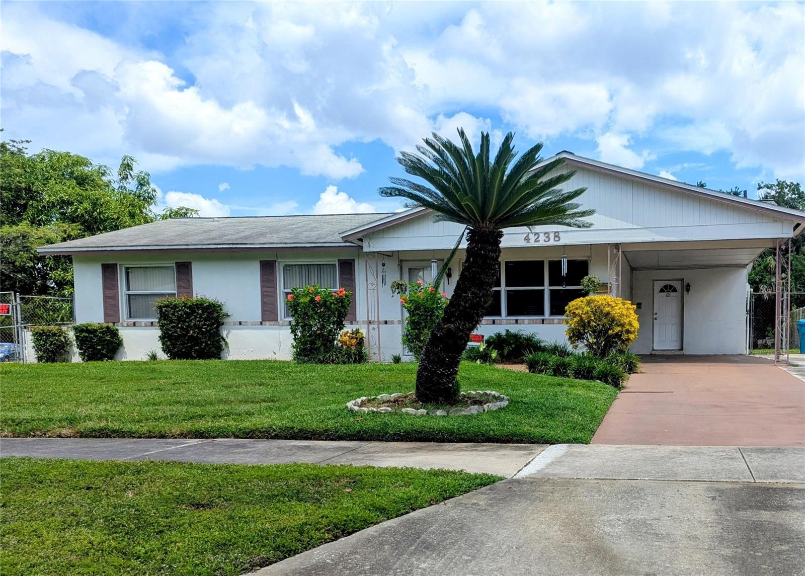 Great opportunity and location! Take advantage of this value opportunity while the selling is hot in this region. You are approximately 1 mile to the Mall of Millenia and within a 3-5 mile radius to major attractions: 1-4 east/west , John Young Pkwy, Metro West, Premium Outlets, etc. Make this home yours today!