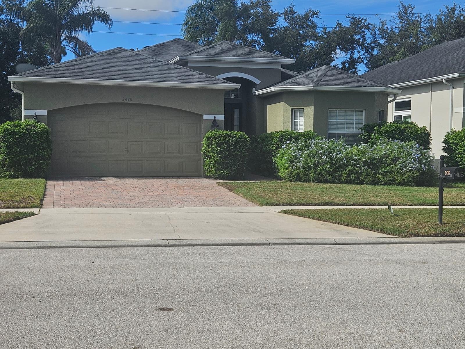 This 3-bedroom, 2-bathroom property in Oviedo, just 30 minutes from downtown Orlando, is perfect for families. Located in an area with one of the best schools in the district, it offers excellent highway access for convenience while being removed from the city's hustle and bustle, ensuring a peaceful environment. The home is move-in ready, ideal for creating unforgettable family memories.