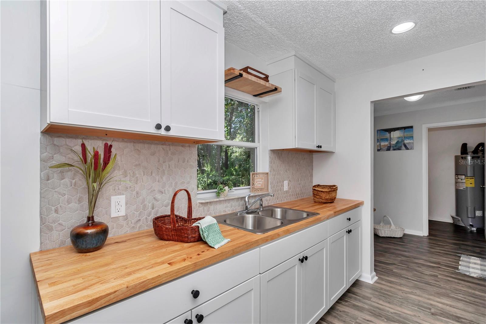 BELLEVIEW HEIGHTS ESTATE - Residential Lease