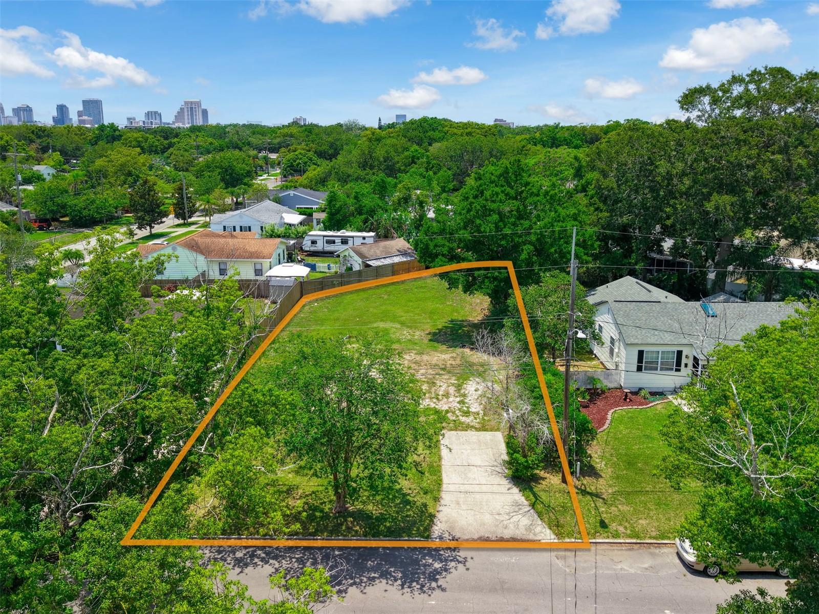 830 FLORAL DRIVE