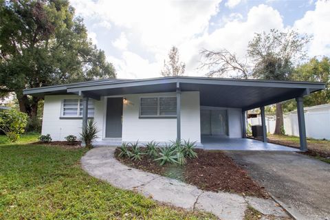 A home in PLANT CITY